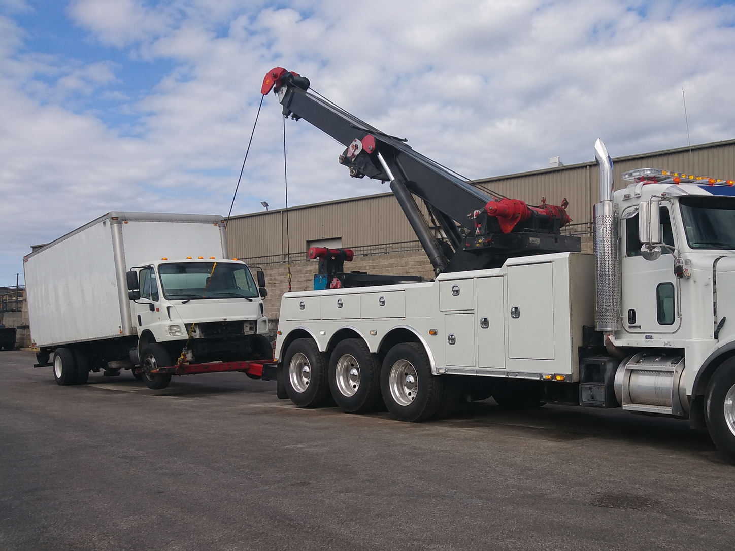 Heavy duty towing service